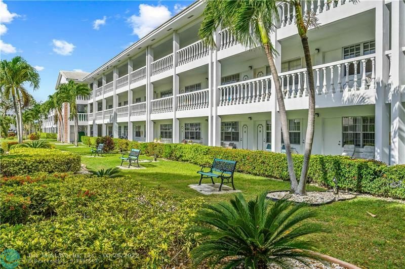 Property Photo: 5208 NE 24th Ter F-204 FL 33308