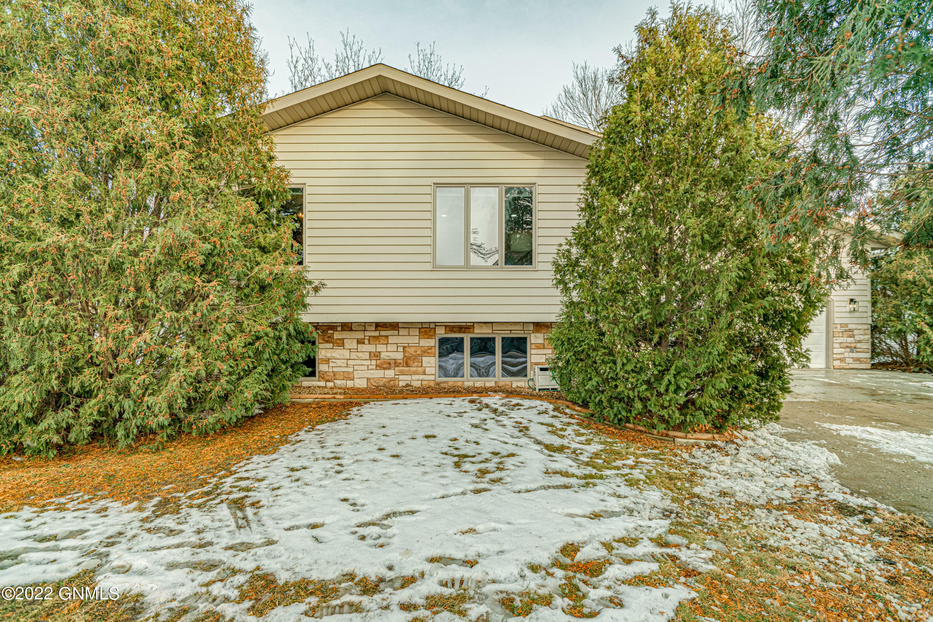 Property Photo:  1645 Billings Drive  ND 58504 