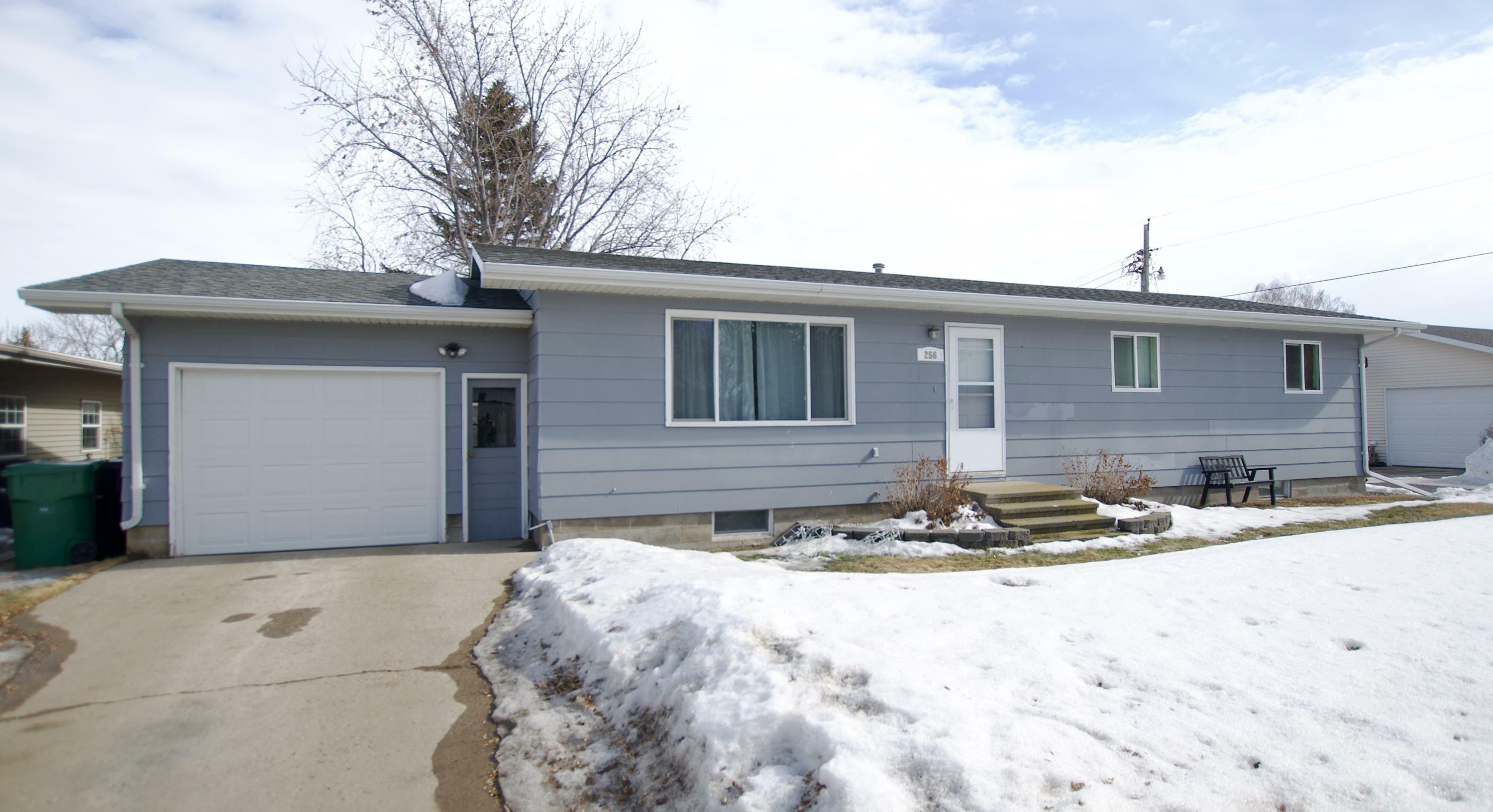 Property Photo:  256 3rd Avenue N  ND 58421 