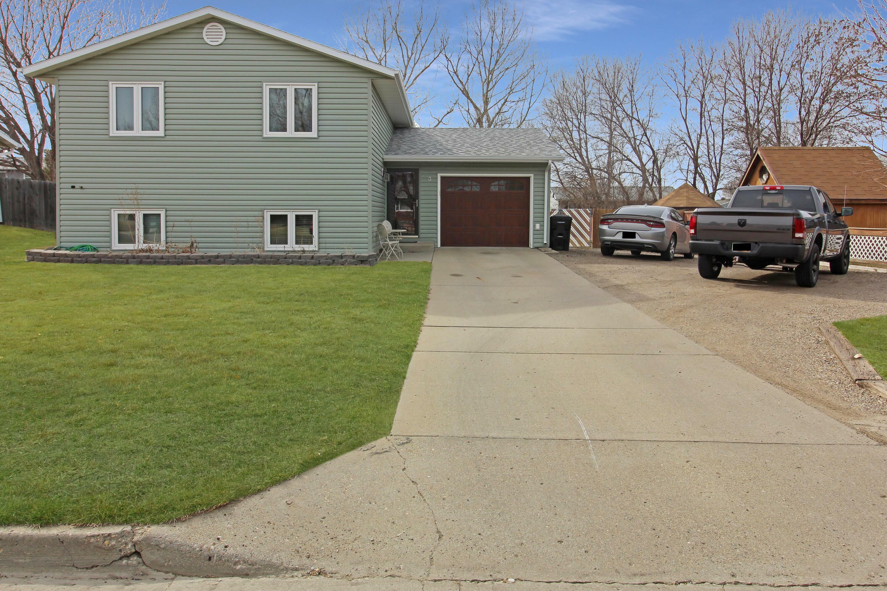 Property Photo:  3 Penenah Drive  ND 58504 