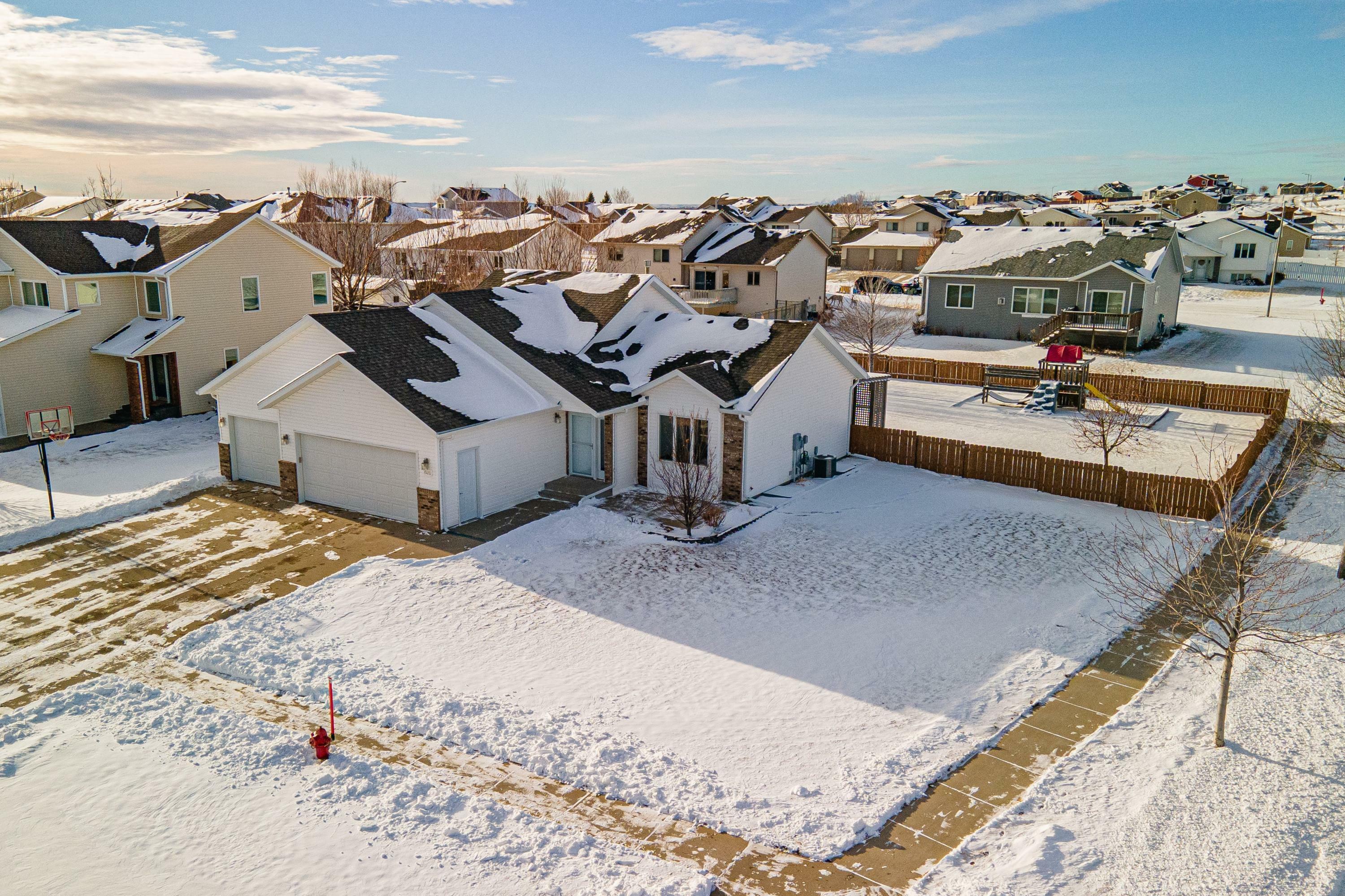 Property Photo:  4920 Amberglow Drive  ND 58503 