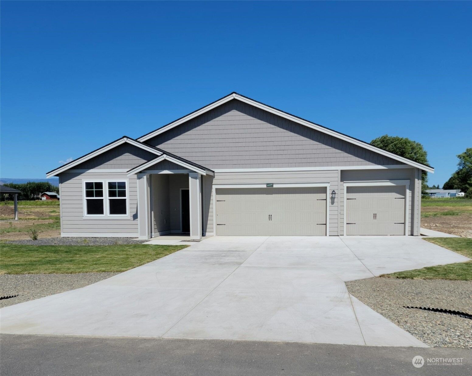 Property Photo:  2912 Roan Drive 3003  WA 98926 