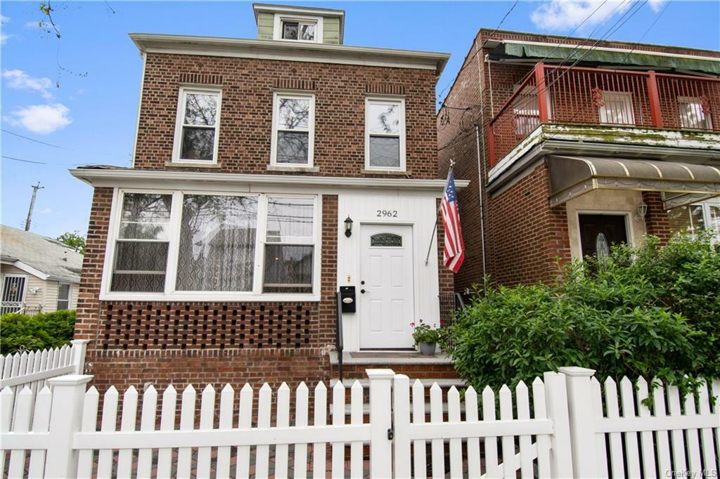 Property Photo:  2962 Philip Avenue  NY 10465 