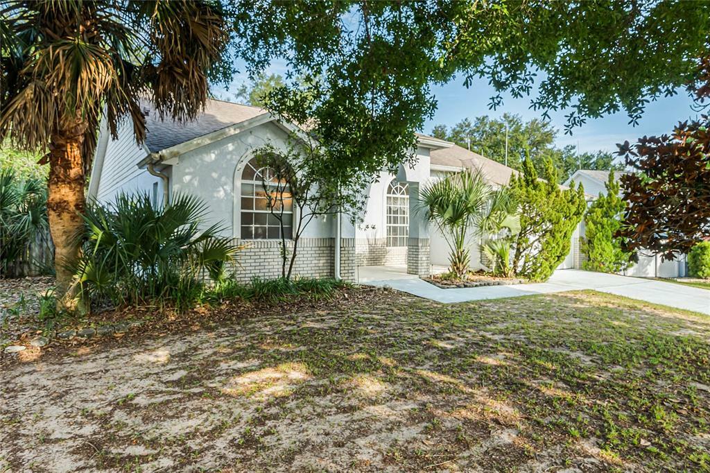 Property Photo:  2006 Jaffa Court  FL 34714 