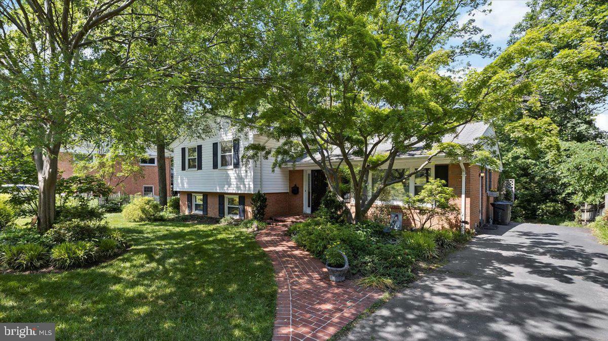 Property Photo: 303 Parker Avenue VA 22046