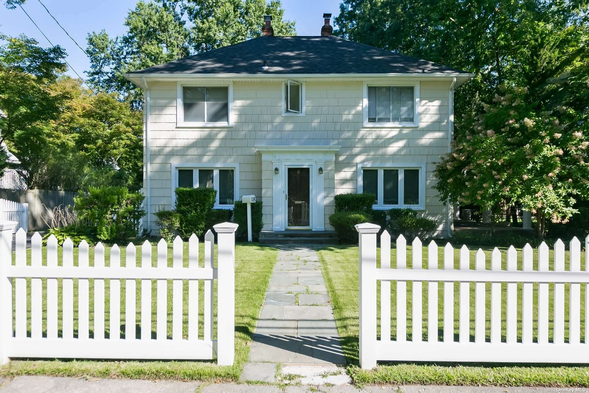 Property Photo:  18 Landing Road  NY 11542 