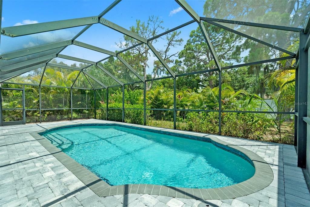 Property Photo:  902 68th Avenue Drive W  FL 34207 