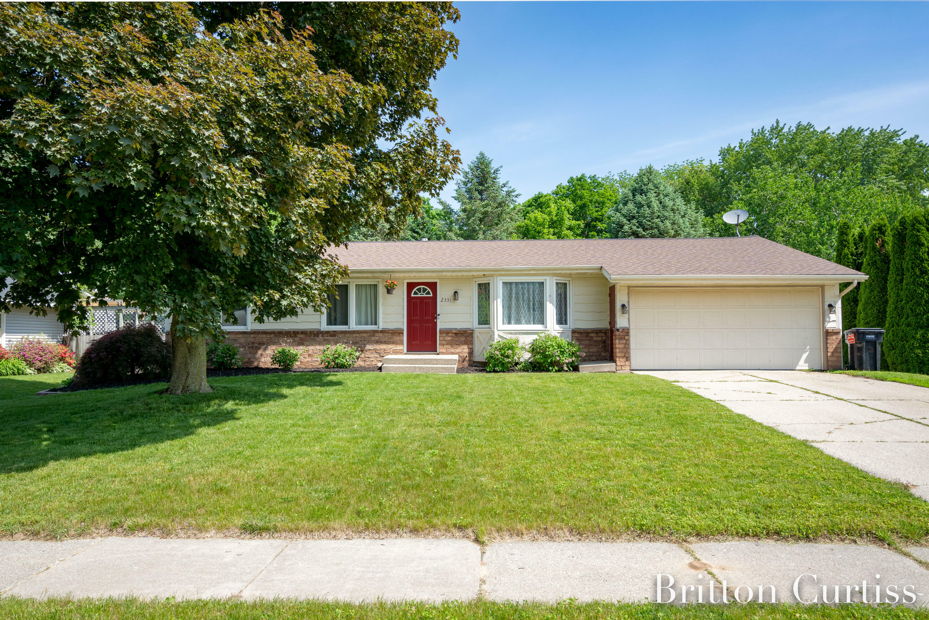 Property Photo:  2331 Easy Street SW  MI 49519 