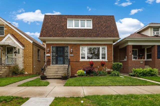 Property Photo: 5121 N Marmora Avenue IL 60630
