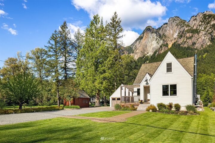 Property Photo:  10118 428th Avenue SE  WA 98045 