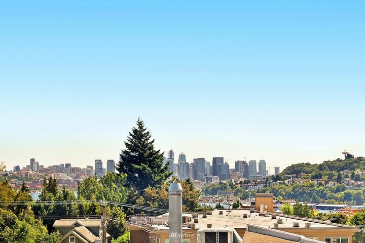 Property Photo: 1310 N Lucas Place 202 WA 98103