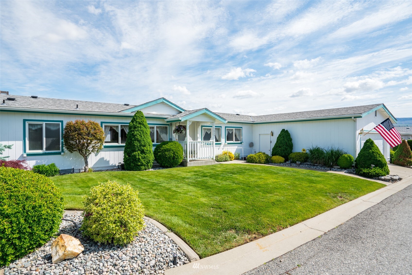 Property Photo: 1630 Pleasant Avenue 21 WA 98801