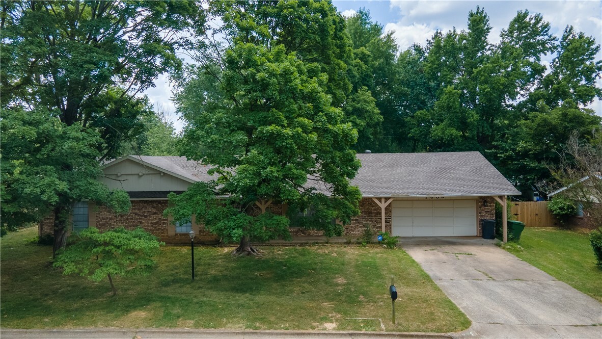 Property Photo:  1608 W Ash Street  AR 72758 