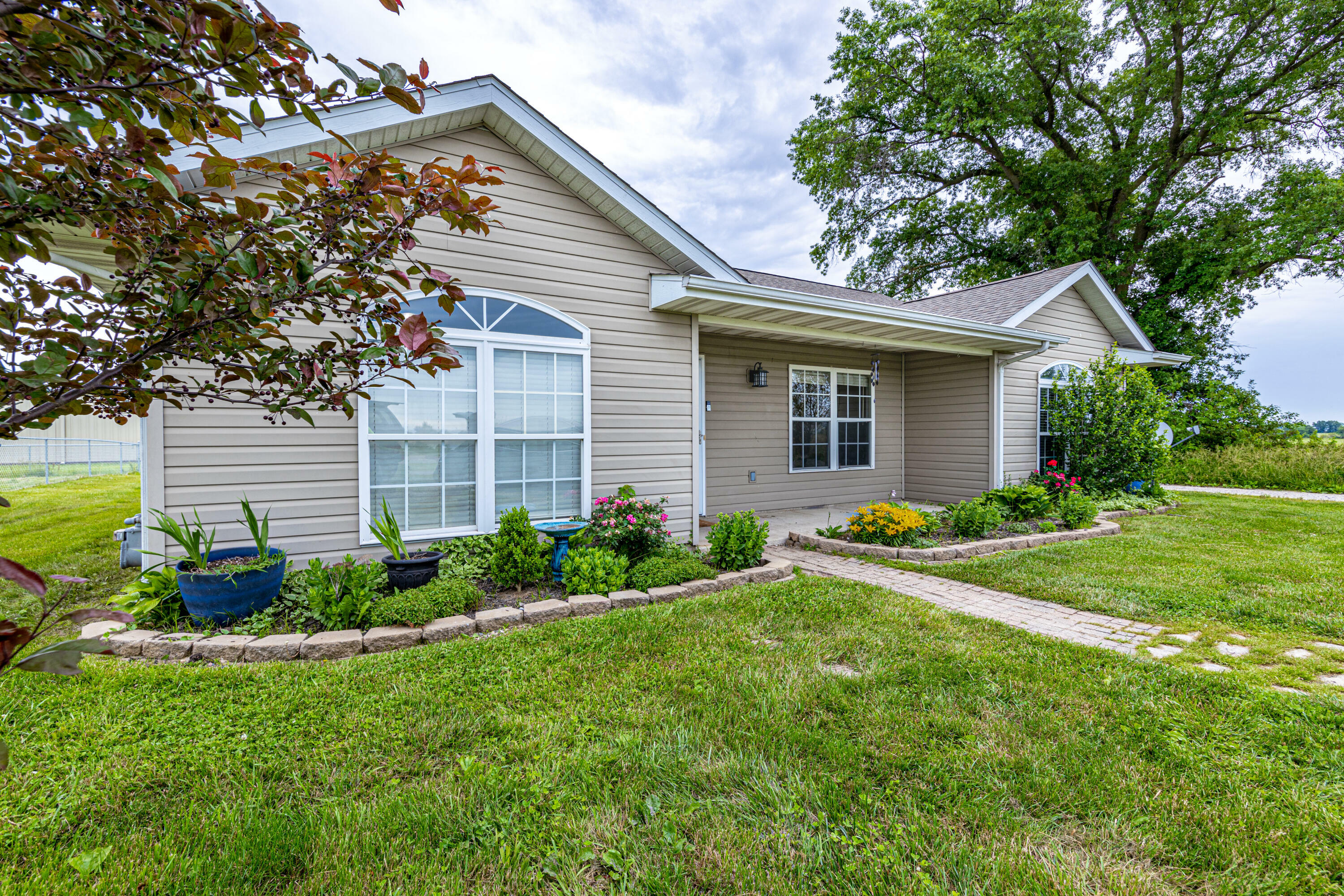 Property Photo:  427 E Peace Street  MO 65231 