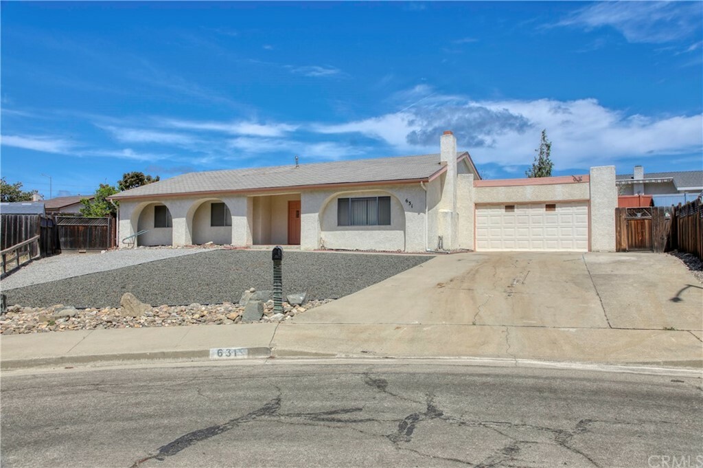 Property Photo:  631 Verde Place  CA 93420 