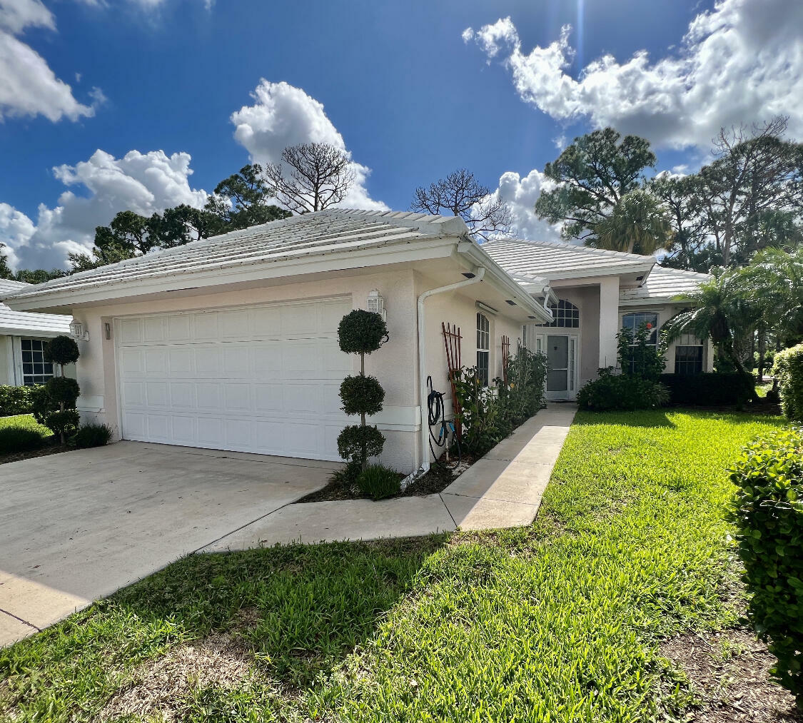 Property Photo:  443 SW Fairway Landing  FL 34986 