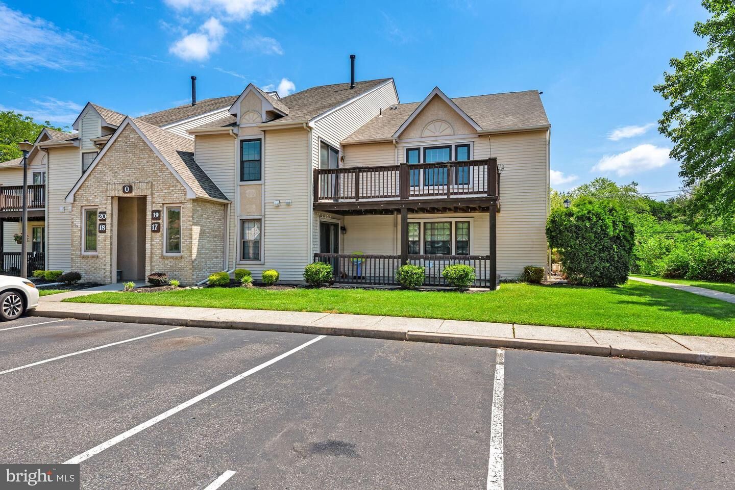 Property Photo:  19 Canterbury Court  NJ 08080 