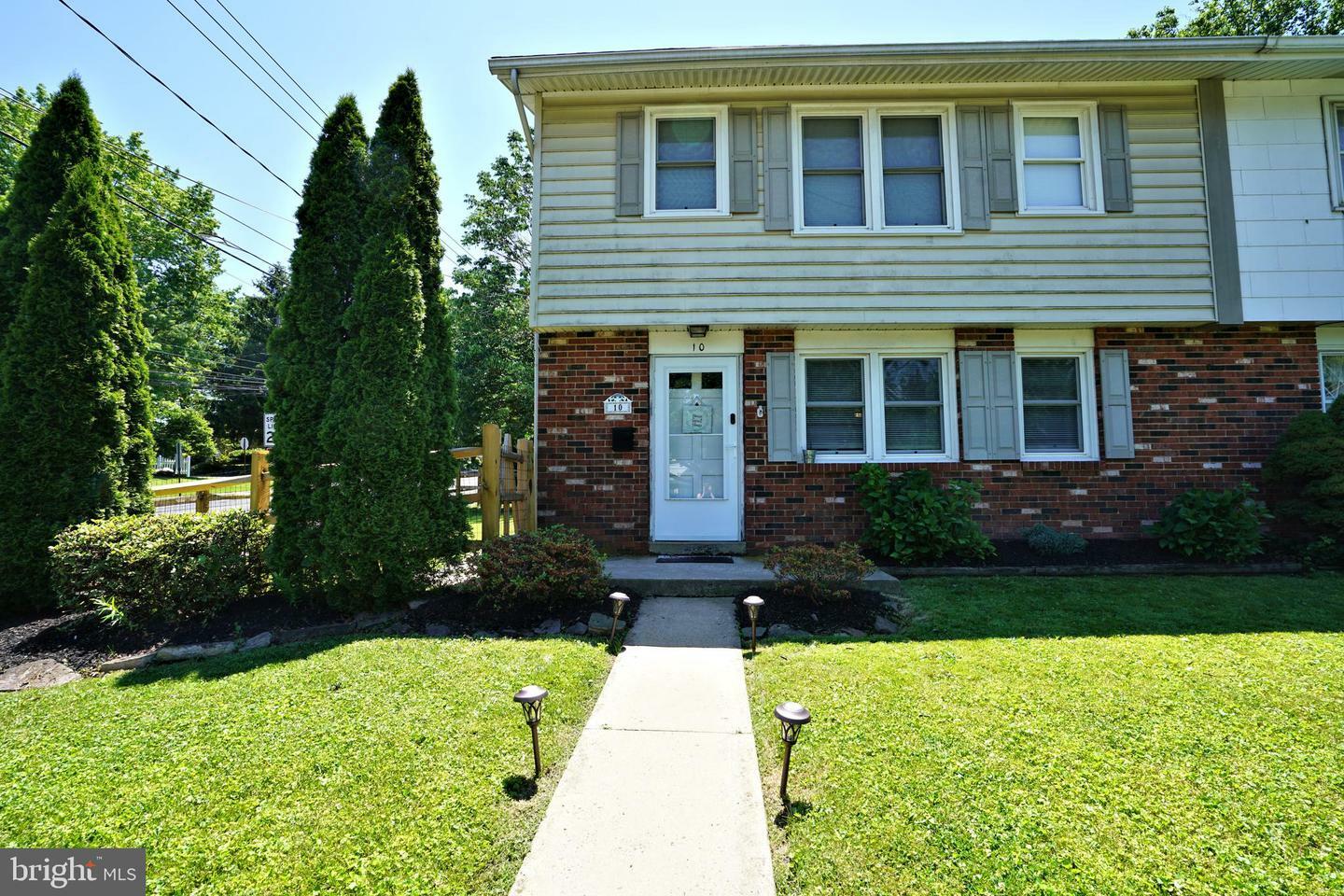 Property Photo:  10 W Grandview Avenue  PA 18960 