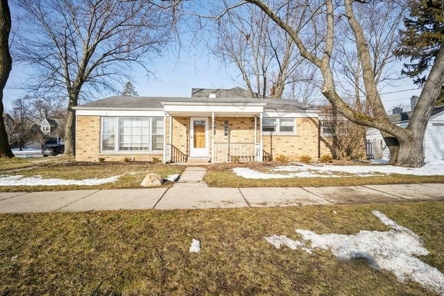 Property Photo:  2402 Illinois Road  IL 60062 