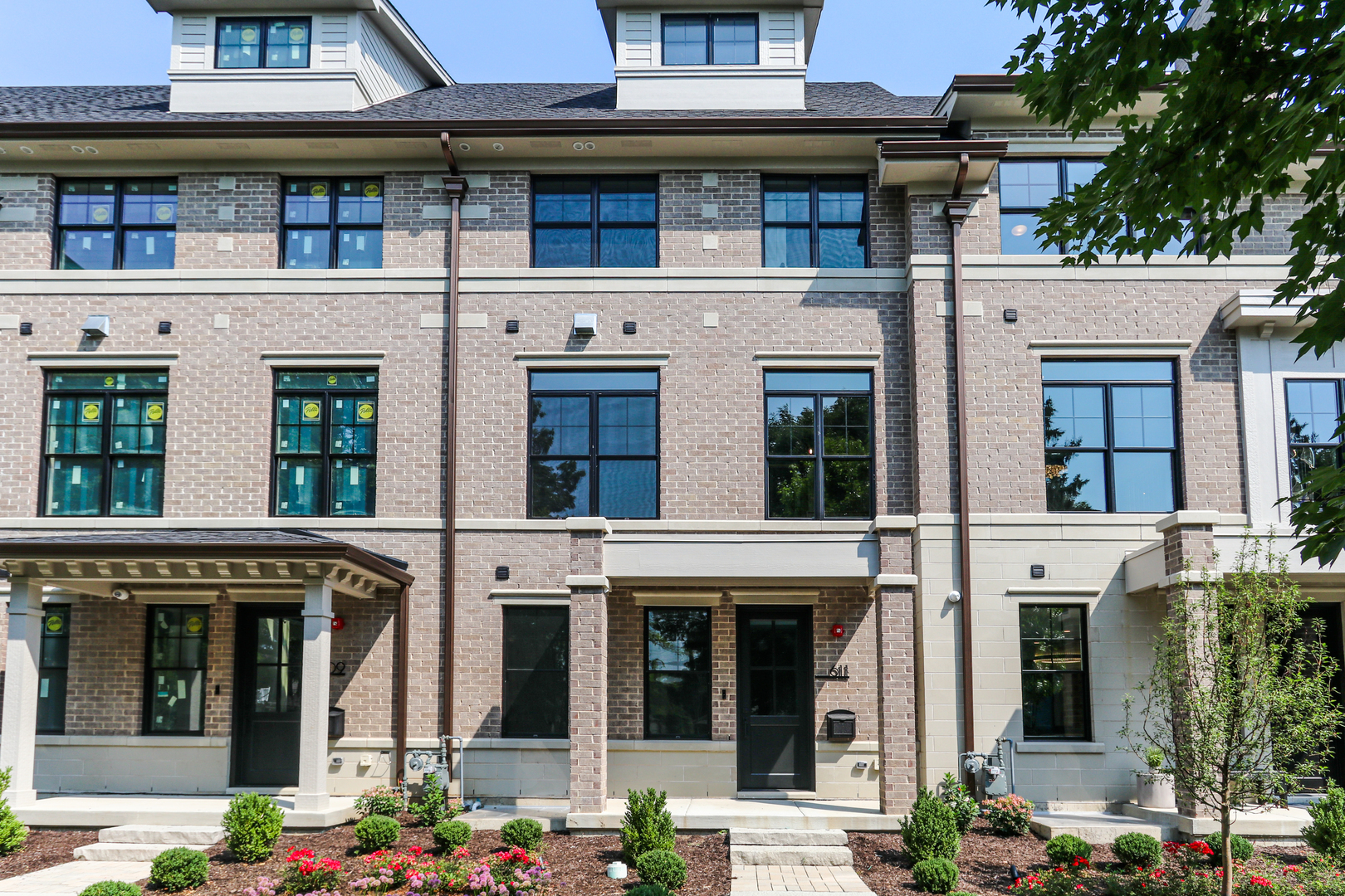 Property Photo: 611 E Franklin Avenue IL 60540