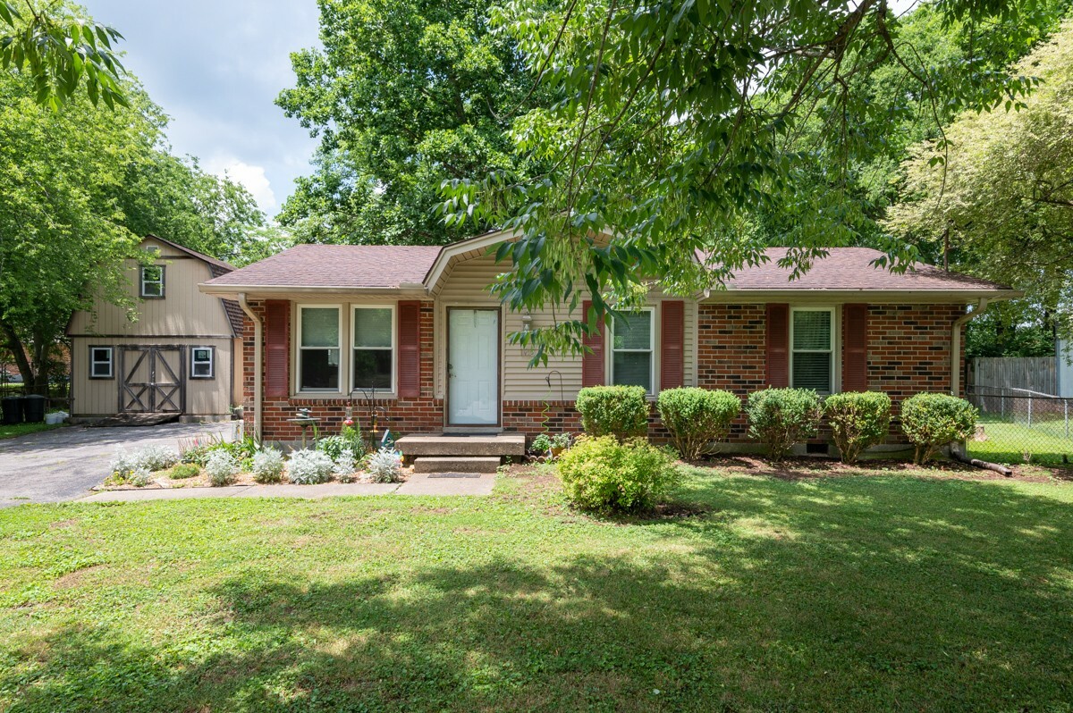 Property Photo: 106 Brookside Ct TN 37075