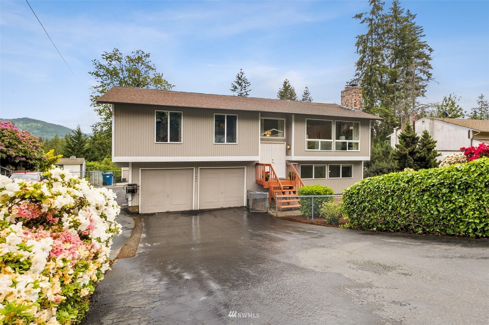 Property Photo:  14624  203rd Avenue SE  WA 98059 