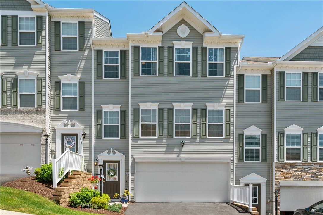 Property Photo: 513 Isabella Court PA 15108