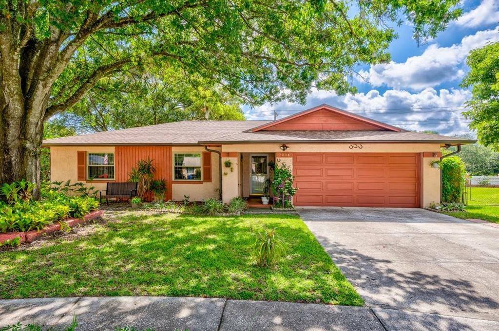 Property Photo: 2504 Cub Place FL 33584