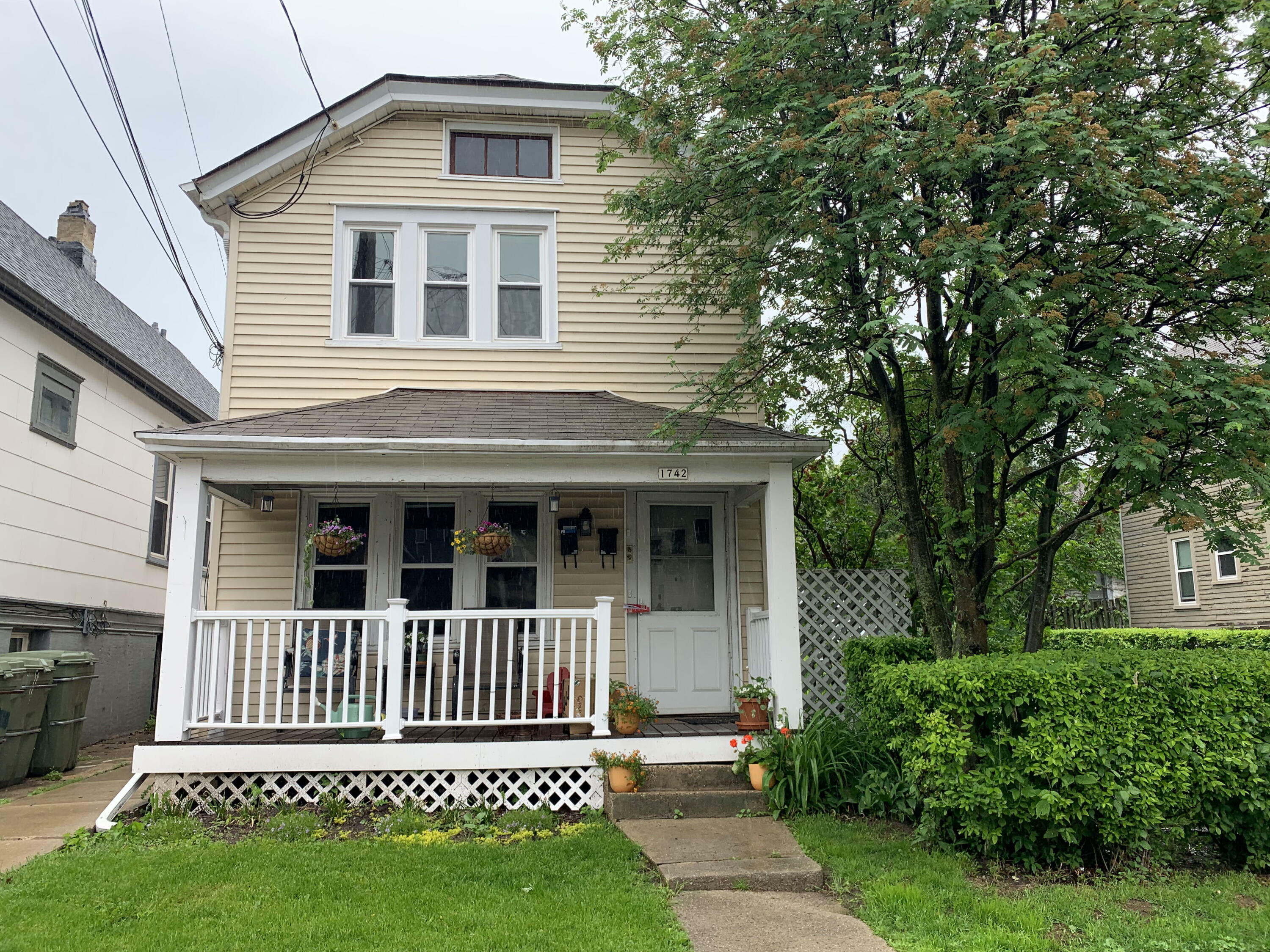 Property Photo:  1742 N Warren Ave 1742A  WI 53202 