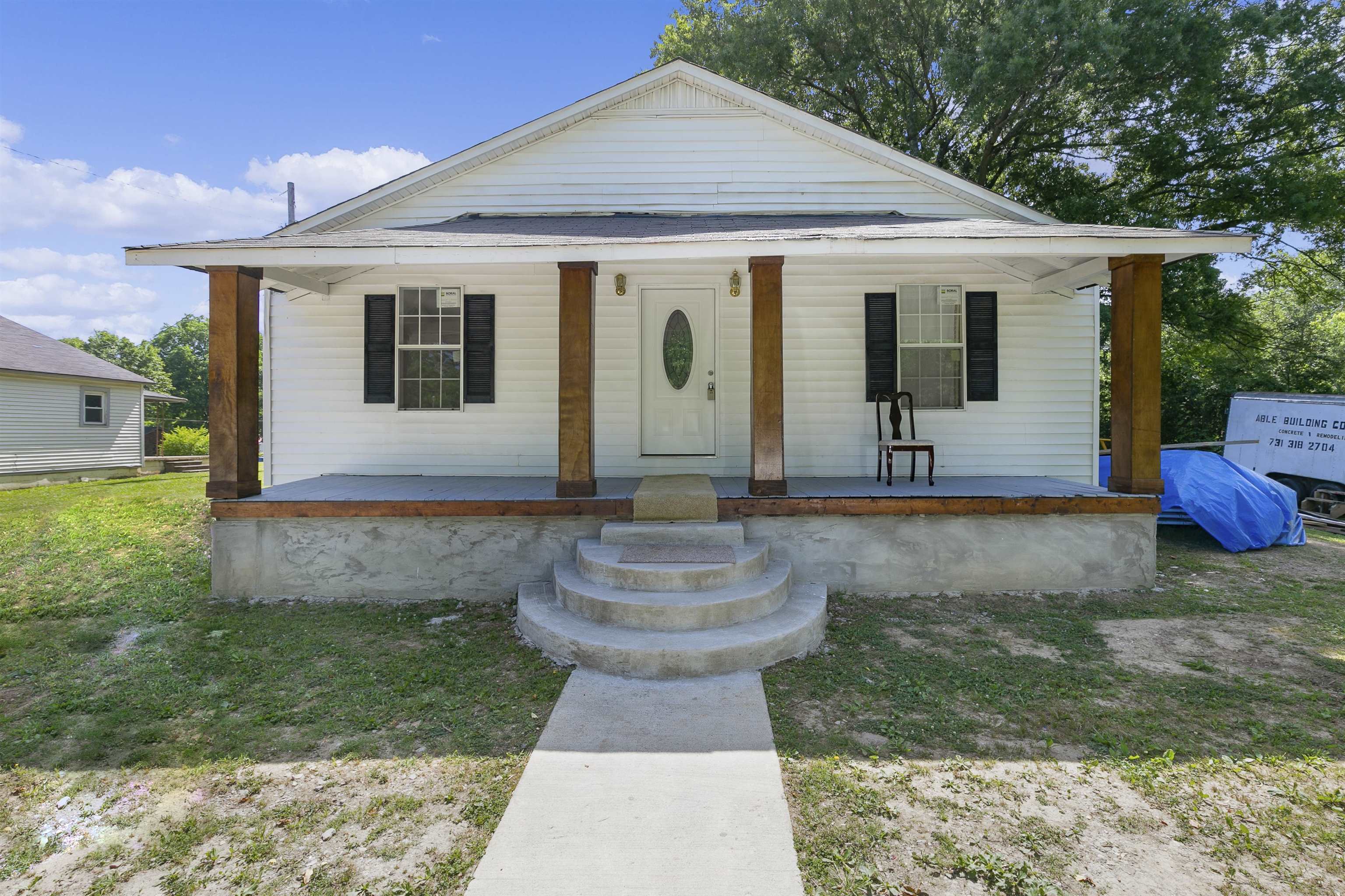 Property Photo:  711 Page St  TN 38382 