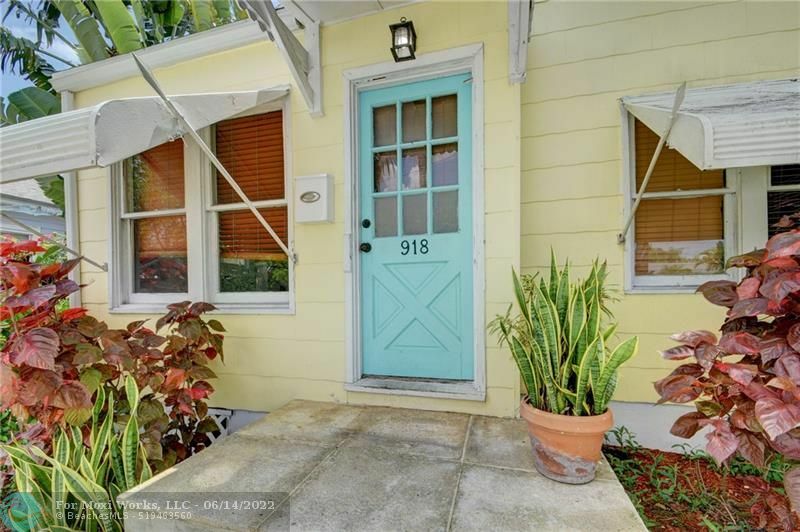 Property Photo:  918 N K St  FL 33460 