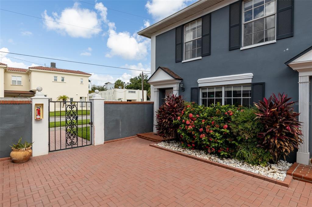 Property Photo: 212 S Tampania Avenue 212 FL 33609