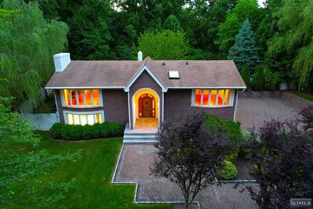 Property Photo:  8 Addison Terrace  NJ 07675 