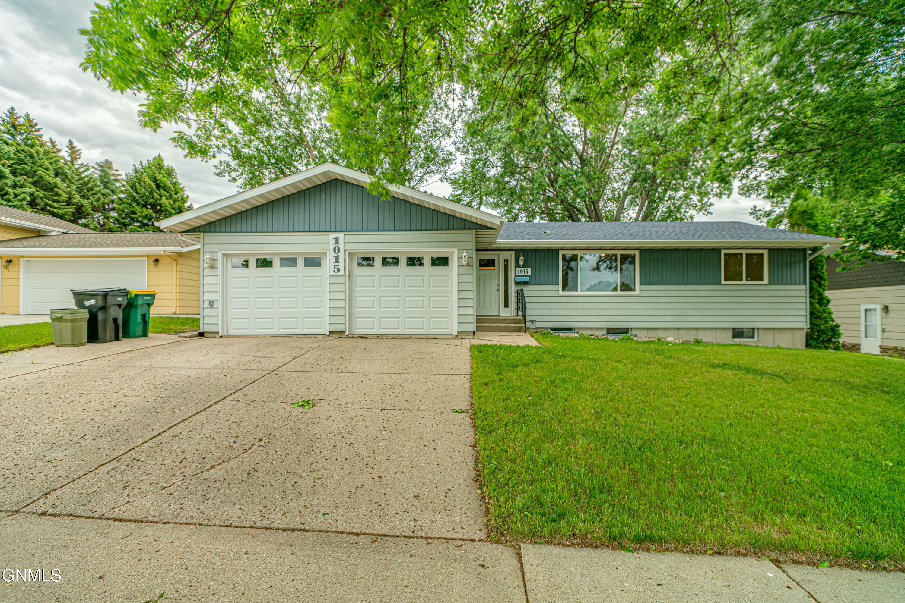 Property Photo:  1015 Senate Drive  ND 58501 