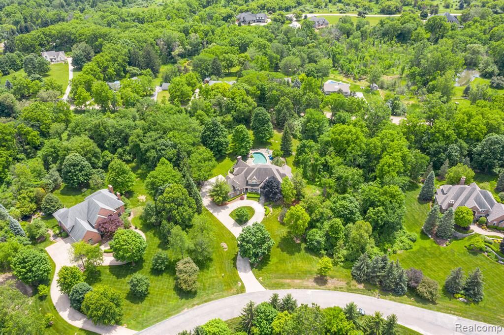 Property Photo: 630 Sheldon MI 48306 2167