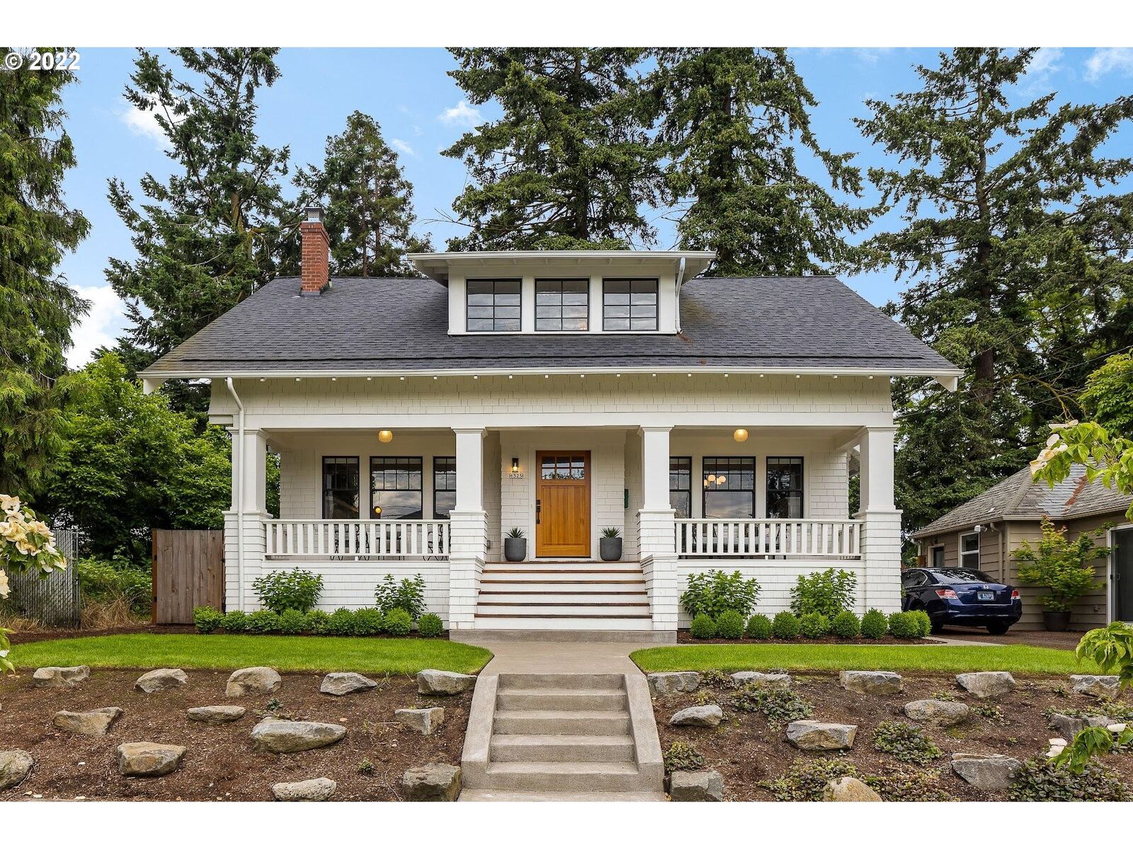 Property Photo:  6325 NE 7th Ave  OR 97211 