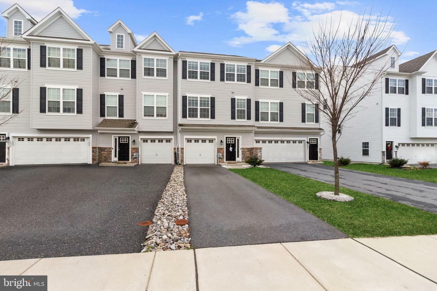 Property Photo:  1326 Carrick Court  DE 19709 