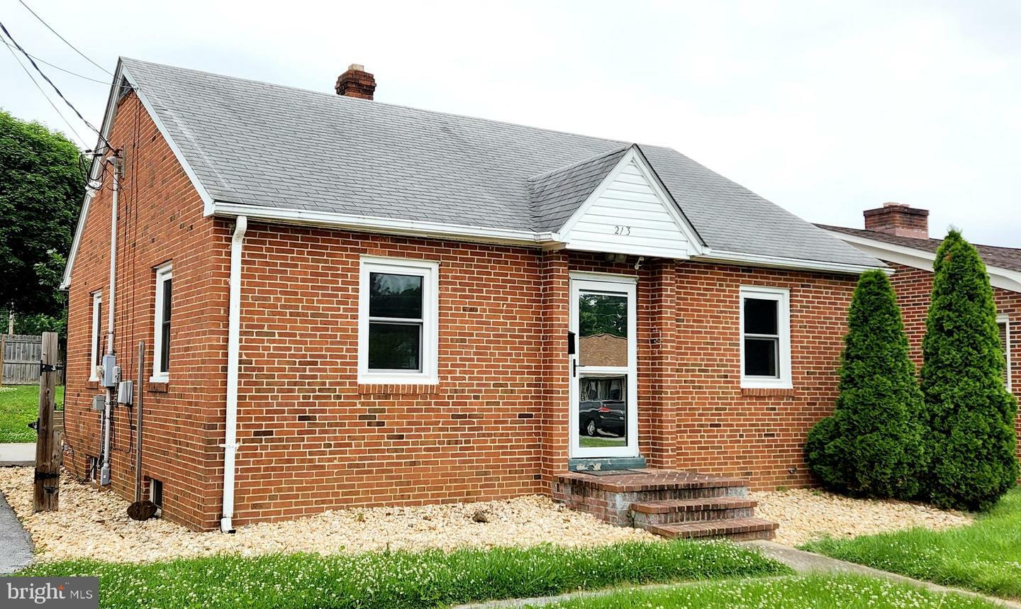 Property Photo:  213 Washington Avenue  VA 22630 