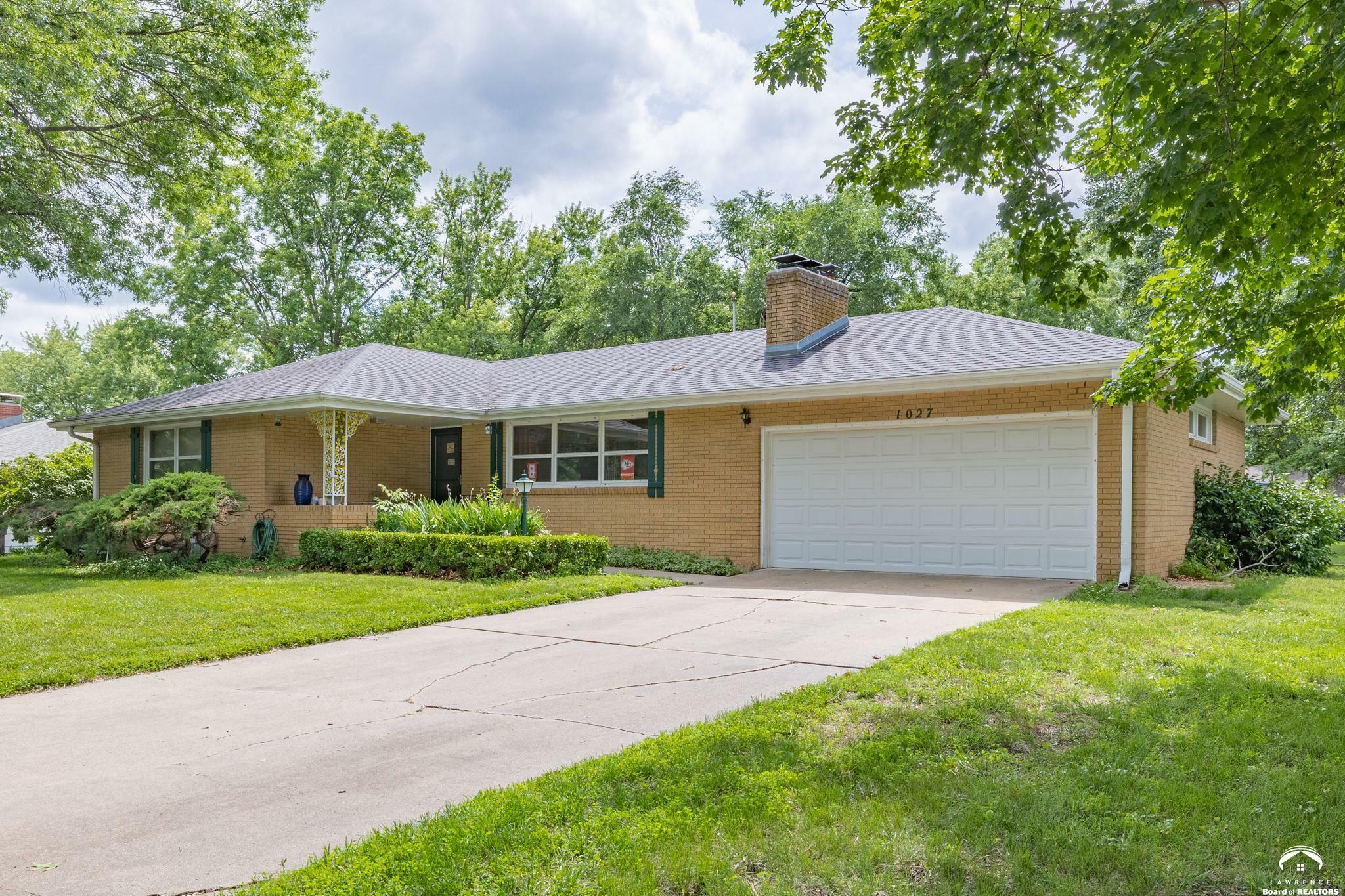 Property Photo:  1027 SW Crest Drive  KS 66604 