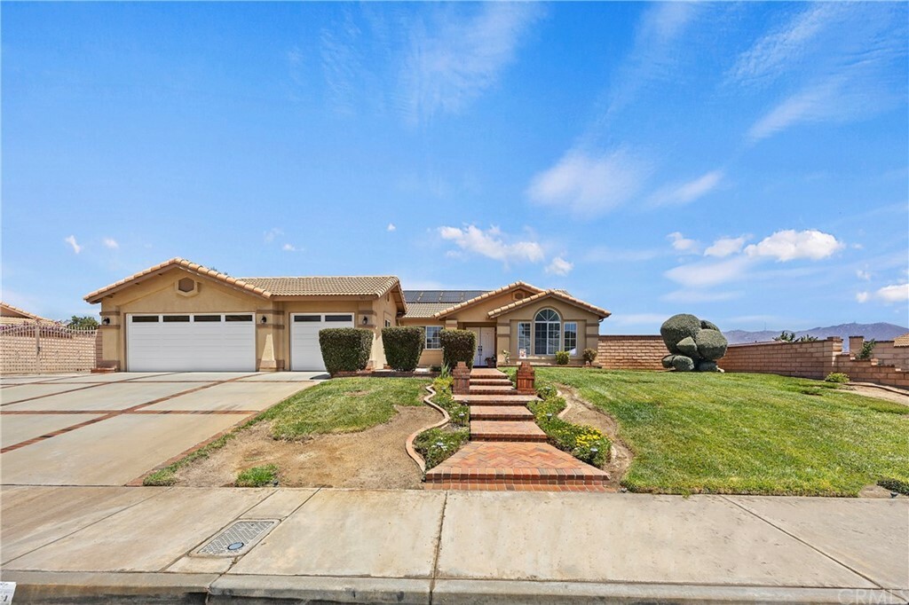 Property Photo:  569 Atwood Court  CA 92506 