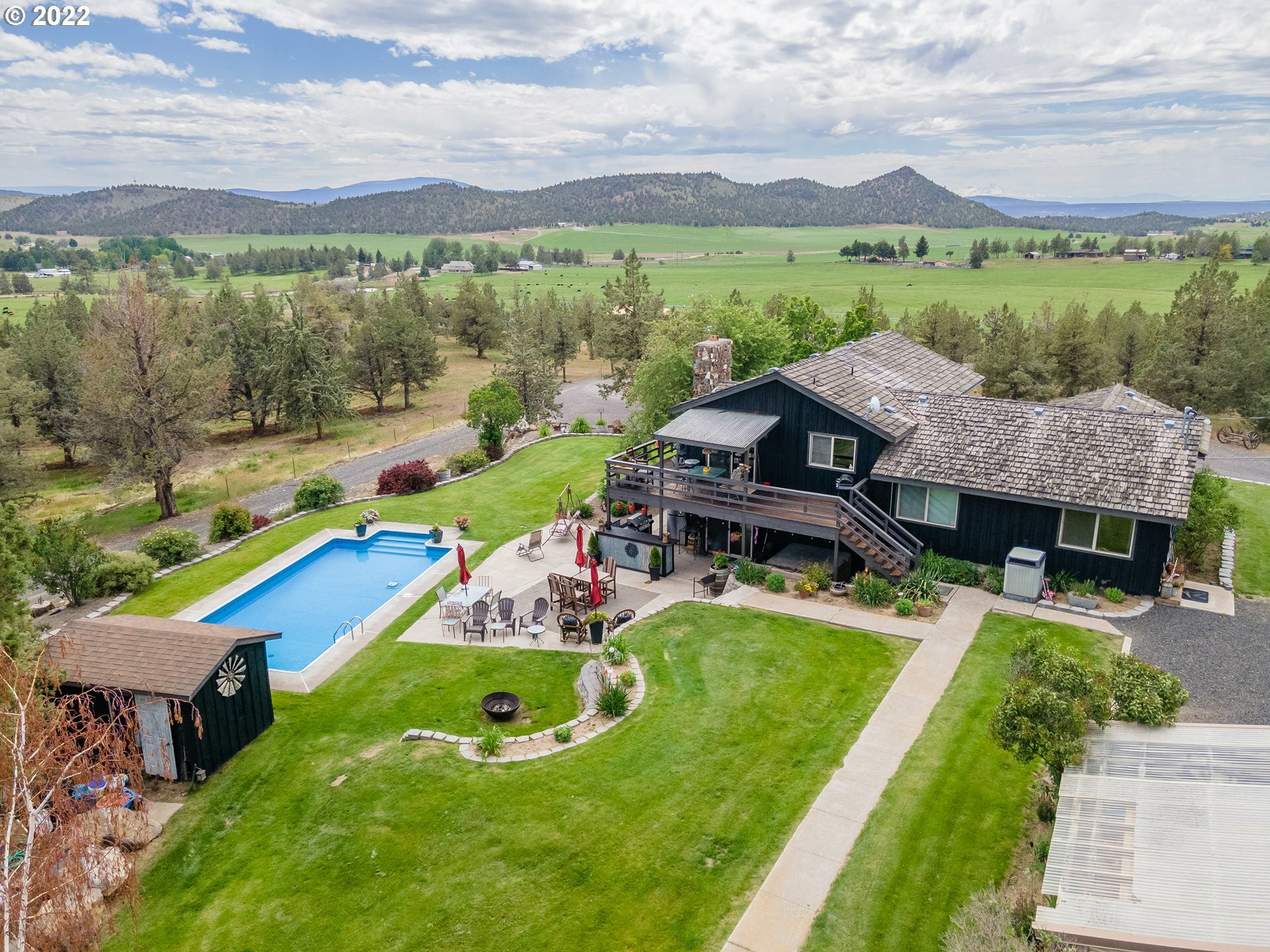 Property Photo: 4300 NE Wittmer Rd OR 97754