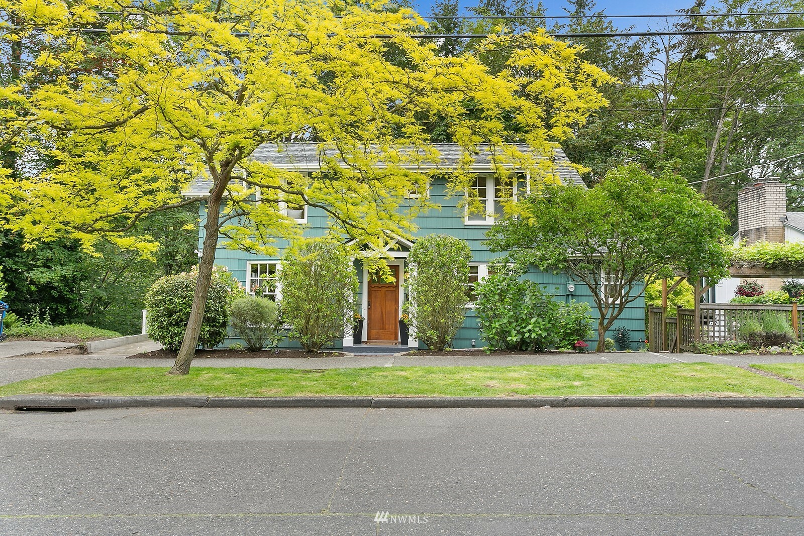 Property Photo:  2702 Walnut Avenue SW  WA 98116 