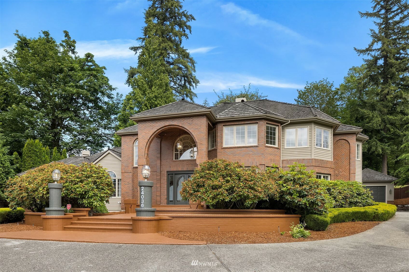 Property Photo: 24036 NE 64th Court WA 98053