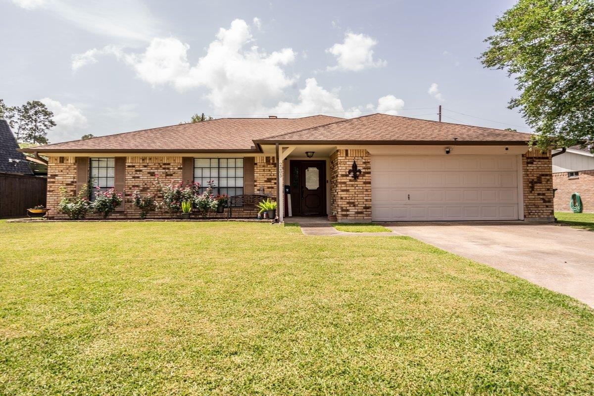 Property Photo:  2205 Summer Oak Ln.  TX 77632 