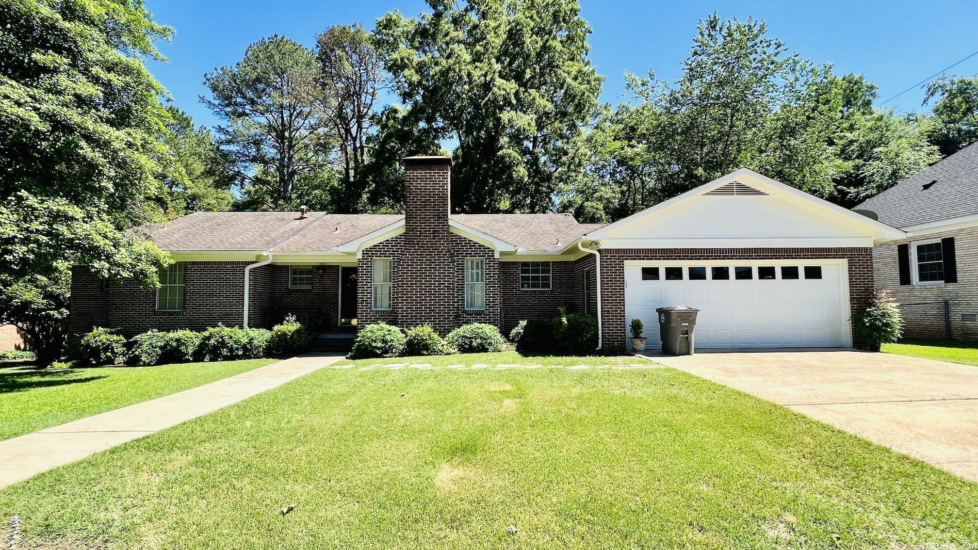 Property Photo:  206 Shawnee Street  AR 71901 