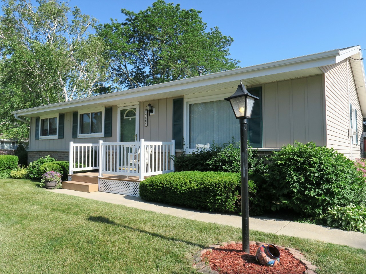 Property Photo:  4401 Apple Tree Ln  WI 53405 