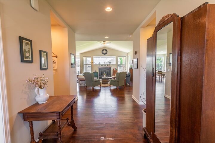 Property Photo:  910 L Street SW  WA 98848 