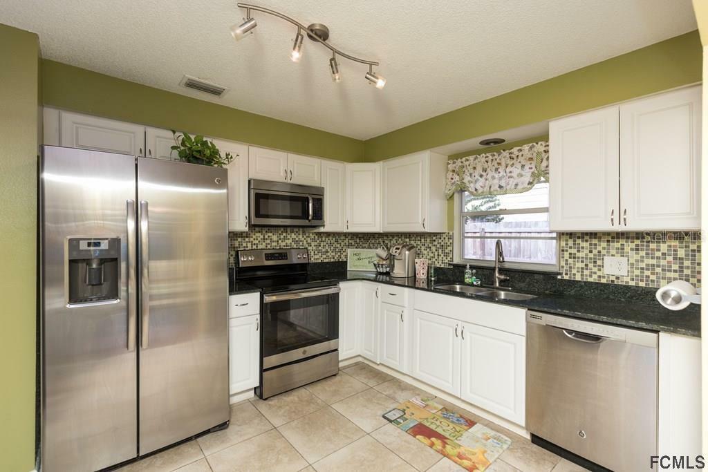 Property Photo: 23 Berkshire Lane FL 32137