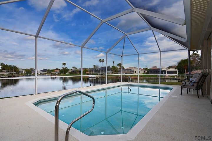 Property Photo:  7 Cayuse Court  FL 32137 