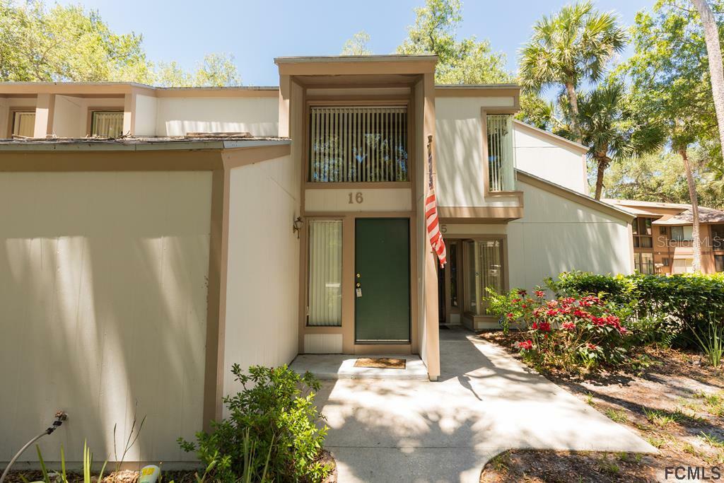Property Photo: 16 Mid Oaks Circle 16 FL 32137